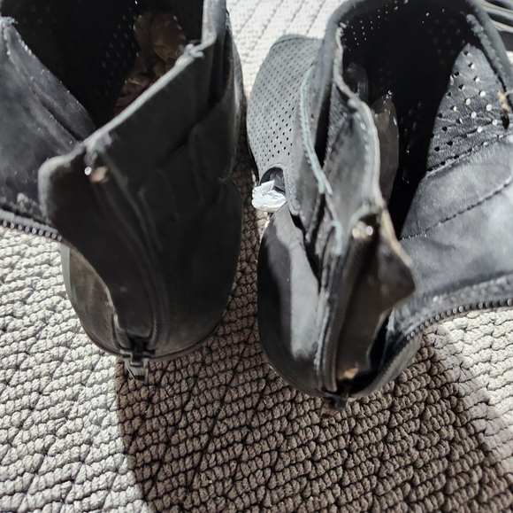 Shoes - Picture 2 of 3